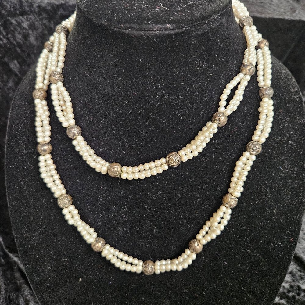 Unique beaded necklace with flower shaped accent beads - 18"